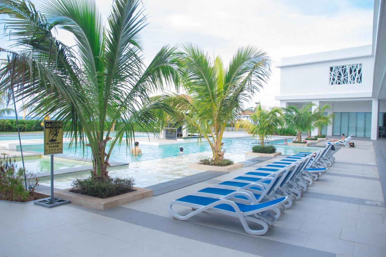 Villa 1Br Oceanfront At Arterra, Fast Wifi, Nflix, Kitchen à Île de Mactan Extérieur photo